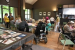 Bewoners-WCZ-Sint-Michael-krijgen-weefles-Essen-c-Noordernieuws-2025-HDB_3212