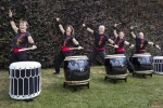 Annick-Robberecht-Yorokai-taiko-drumming-Noordernieuws-YOROKAI_04-met-volle-haag