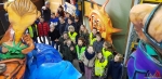 125 Carnaval Kinderen Bezichtigen wagen CV Den Heikant - Essen - (c) Noordernieuws.be 2020 - 20200220_095643