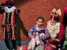 Ook-in-de-Rex-stonden-blije-kinderen-op-de-Sint-te-wachten5