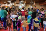 Intocht-Sinterklaas-met-zijn-zwarte-pieten-op-Essen-Heikant-c-Noordernieuws-2022-HDB_7742