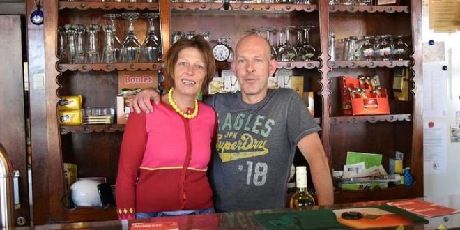 Jeugd cafe in Essen - Volksvriend - Win en Ann - Wildert - (c) Noordernieuws.be dsc_1499