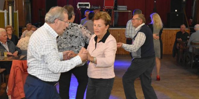 DJ Helma laat ze swingen in zaal Flora