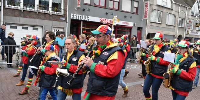 Dofkapel speelt voor de Raad van Elf