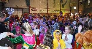 Vrolijk en bruisend Kindercarnaval in de Heuvelhal