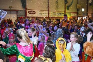 Vrolijk en bruisend Kindercarnaval in de Heuvelhal
