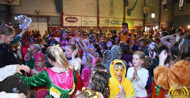 Vrolijk en bruisend Kindercarnaval in de Heuvelhal