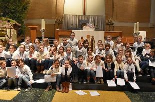 Essen - Leerlingen Mariaberg zingen voor volle kerk - Kerst 2017 - (c) Noordernieuws.be - DSC_8525s70