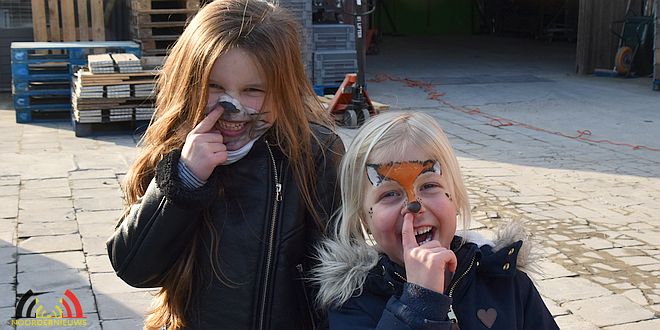 Essen Heikant- Kinderen bezichtigen carnavalswagen - (c) Noordernieuws.be 2018 - DSC_9613u80