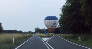 luchtballon landt op Antwerpseweg 21-8-2018 (c) Noordernieuws.be