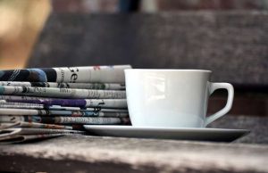 Kranten op tafel