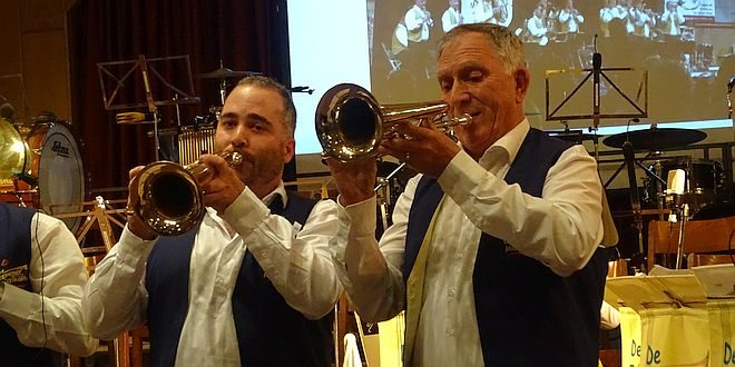 Optreden Essener Muzikanten op Heuvelplein