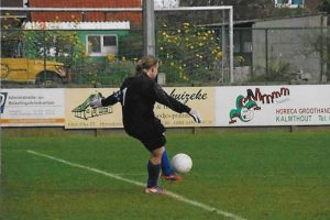 016 Damesvoetbal - De hobby van Isabelle Vermeiren - Noordernieuws.be 2019 - 16s