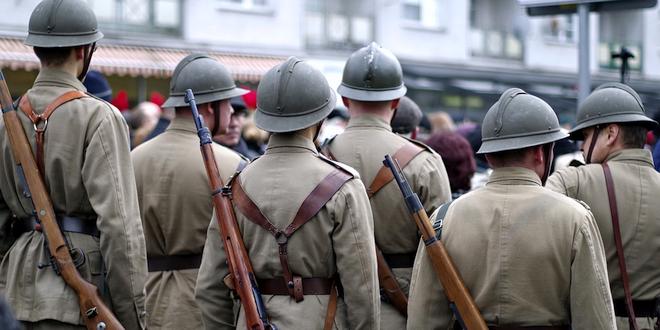 Bevrijdingscolonne 75 jaar herdenking WOII passeert door Brecht