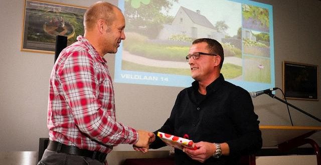 Natuurlijke tuinen op het voorplan bij bebloemingswedstrijd