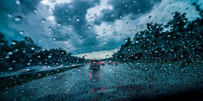 Zo voorkom je glijpartijen bij regenweer