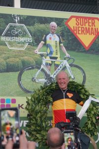 Herman De Ridder is de snelste 80-plusser op de fiets