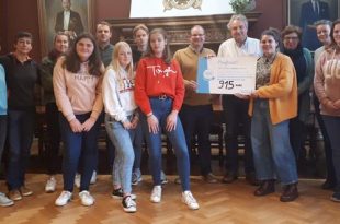 Mooimakers Don Bosco Mariaberginstituut ontvangen cheque van €915,-