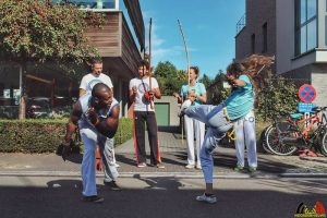 104 Vechtsport Capoeira - Hobby Liesbeth Costermans - (c) Noordernieuws.be 2019 - 79110492_1367306463443666_8368014495104106496_n