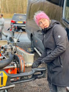 Margot Landa - Mechanieker Buiten Karten