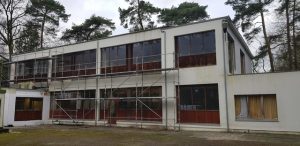 Burgemeester legt werken asielcentrum stil2