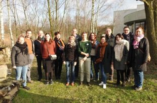 Scholen ruilen betonnen speelplaatsen in voor groenblauwe speelnatuur