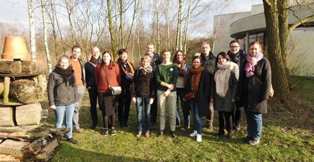 Scholen ruilen betonnen speelplaatsen in voor groenblauwe speelnatuur