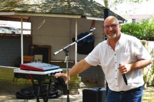 Dirk van Turnhout - Jack Woods - Zingt tijdens corona voor de Bijster - Essen (c) Noordernieuws.be - HDB_1052u75