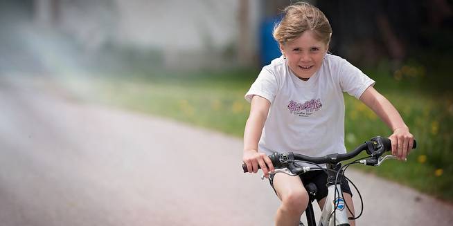 Veiligere oversteken aan fietsostrade en omgeving