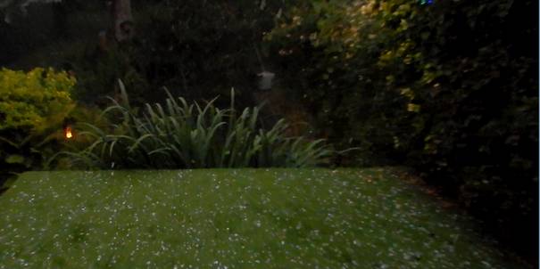 Hagel , onweer en en zware windstoten na periode van enorme hitte