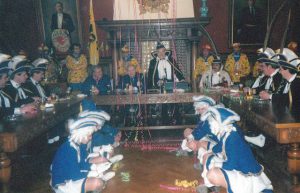 Met Prins Jef Herrijgers, voorzitter Ludo Pockele en de Dansmariekes