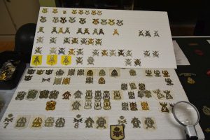 Michel Heitzer - Verzameling uniformen, emblemen (kentekens) en petten Tweede Wereldoorlog