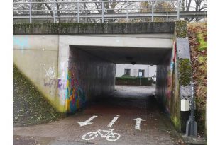 Automobilisten zorgen voor levensgevaarlijke situaties in fietstunneltje