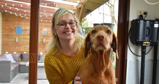 Kathleen Van der Vloedt in de prijzen met Honden Trimsalon Furfection - Essen - (c) Noordernieuws.be - HDB_3246