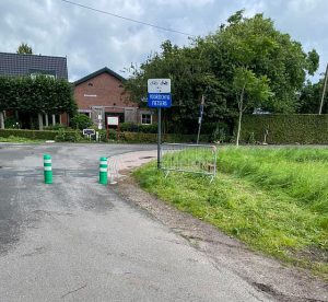 Bewoners Hemelrijk niet blij met afsluiting door paaltjes