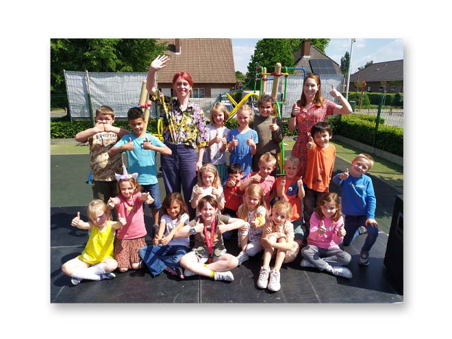 Leerlingen basisschool De Rekke dansen mee met Ketnet Sien voor ADHD