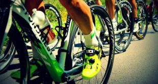 Wout van Aert aan de start in Roosendaal