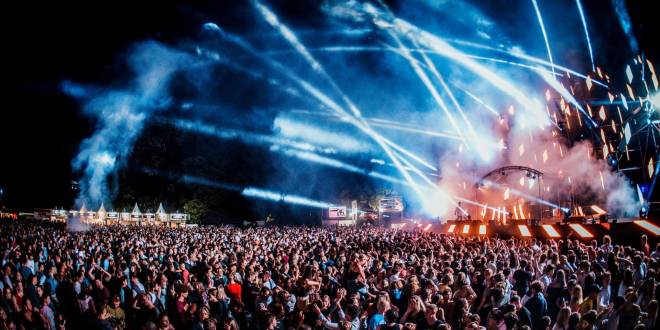 X collection Antwerp fleurt Brasschaats open air festival 'The Day Before Tomorrow' op