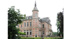 Blauwalgen in vijvers park van Brasschaat