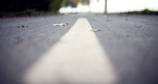 Nieuw in het straatbeeld de middenrijbaan