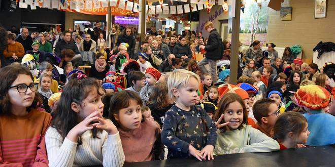 Intocht Sinterklaas met zijn zwarte pieten op Essen Heikant - (c) Noordernieuws 2022 - HDB_7716