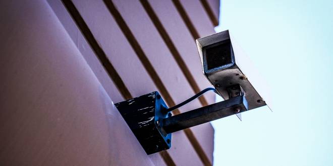 Mag je een camera aan je voordeur hangen
