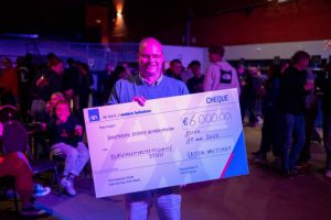 Burgemeester schenkt €6.000,- aan Essense jeugdverenigingen2