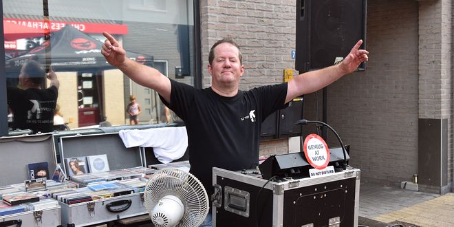 Tony Borghmans heeft als hobby DJ