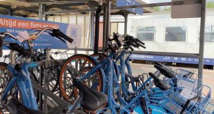 Nieuwe Blue-bike fietsen met digitaal slot aan station Essen