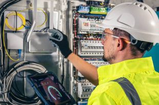 Elektriciteitswerken in park van Brasschaat