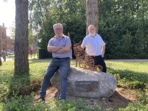 Creatieve Essenaren maken sculptuur voor eigen straat