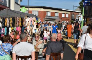 Zonovergoten braderij en rommelmarkt Molenheike zeer druk bezocht - (c)Noordernieuws.be 2023 - HDB_9807u