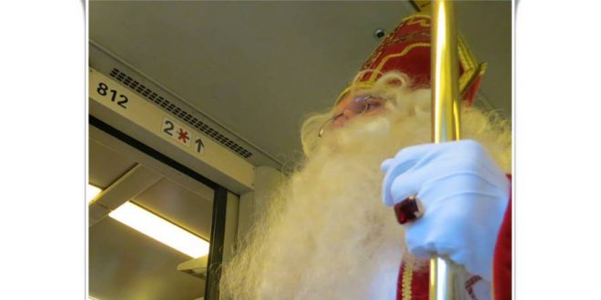 Sinterklaas komt aan op station van Wildert