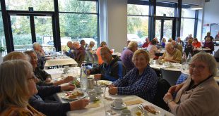 Wijkbrunch voor 65+ers smakelijk en zeer druk bezocht - Essen - (c) Noordernieuws 2023 - HDB_9950u75